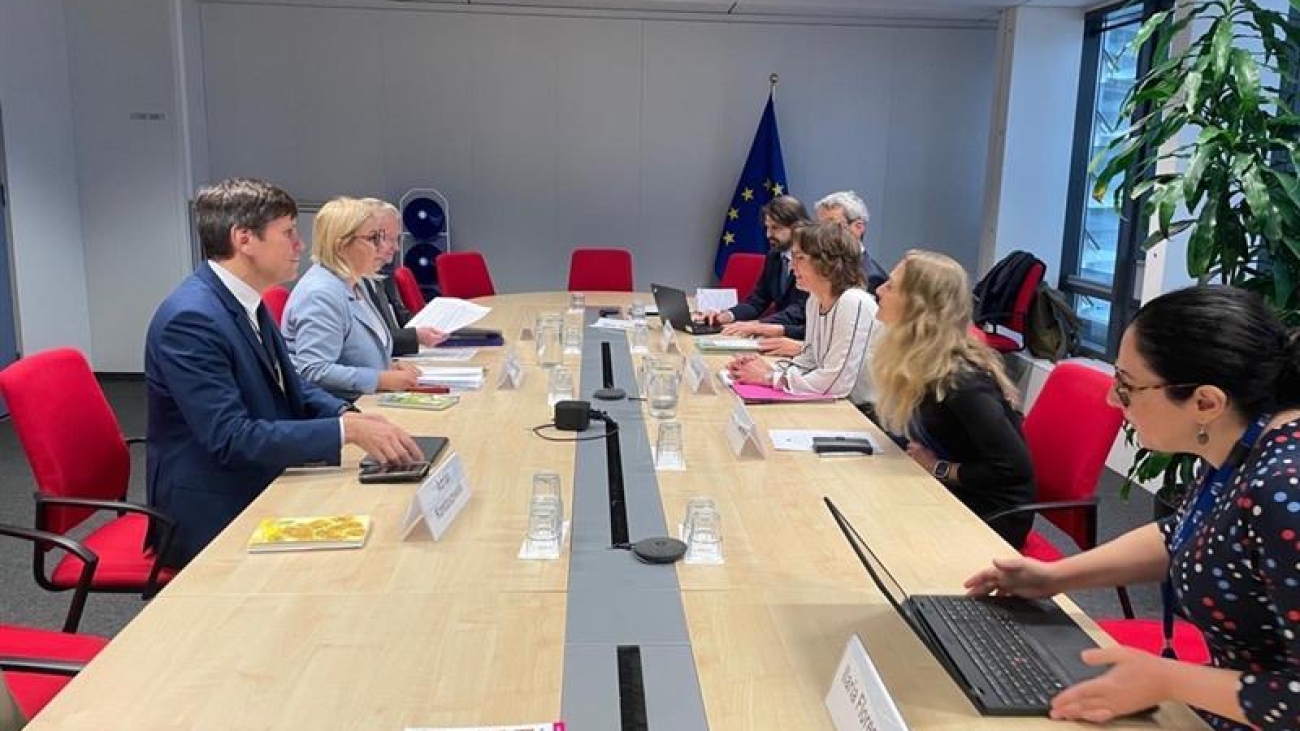 a6ad1a9e-1967-4b95-af7a-d26158890f1a